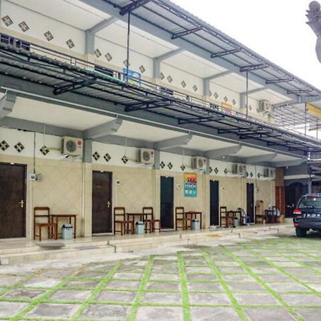Reddoorz Near Penimbangan Beach Singaraja Exterior photo